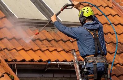 Démoussage et hydrofuge de toiture à Homps