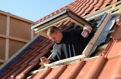 Pose de fenêtres de toit Velux à Homps